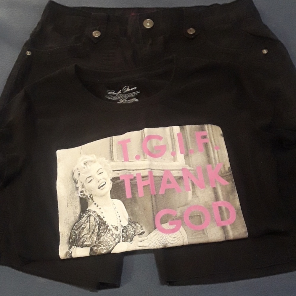 Black shorts with Marilyn Monroe t-shirt that matc